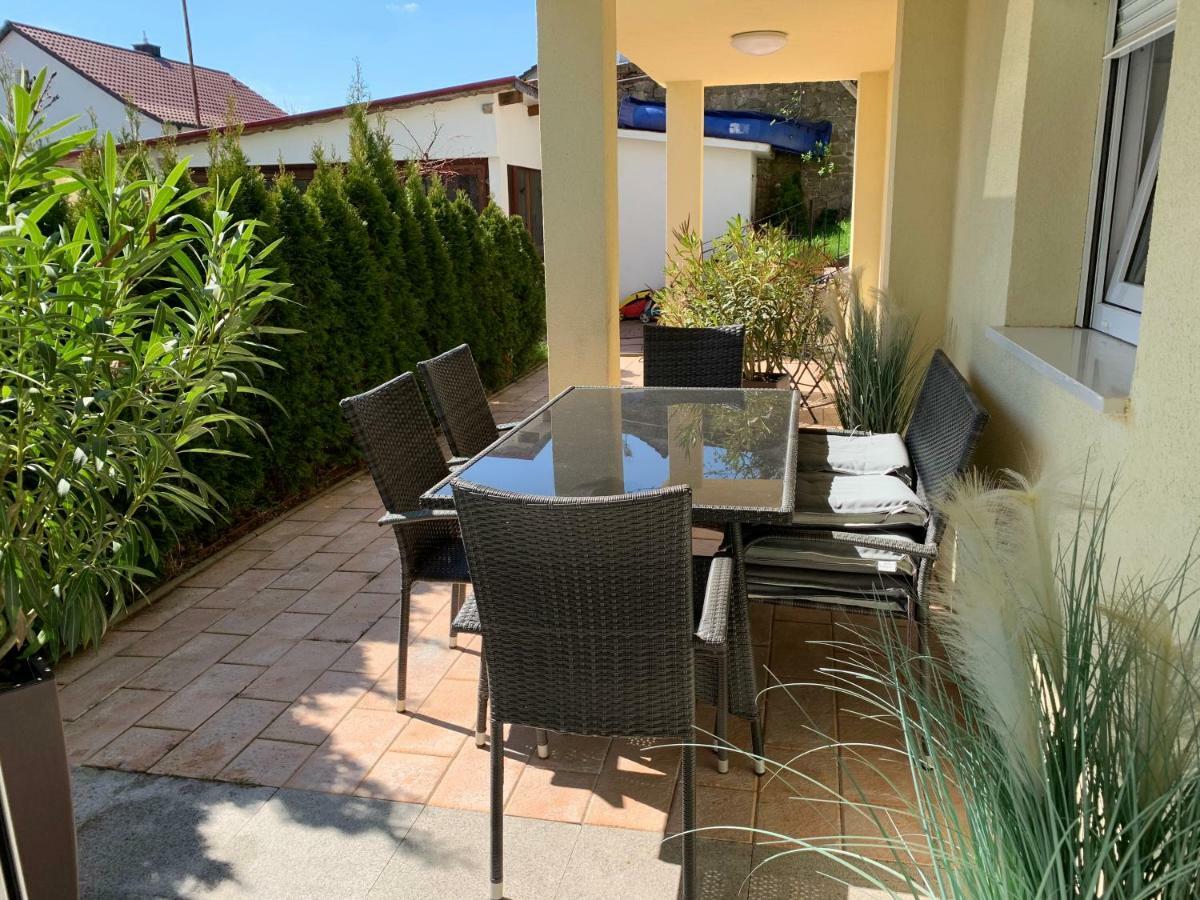 Terrassenwohnung In Estenfeld Bei Wuerzburg Esterno foto