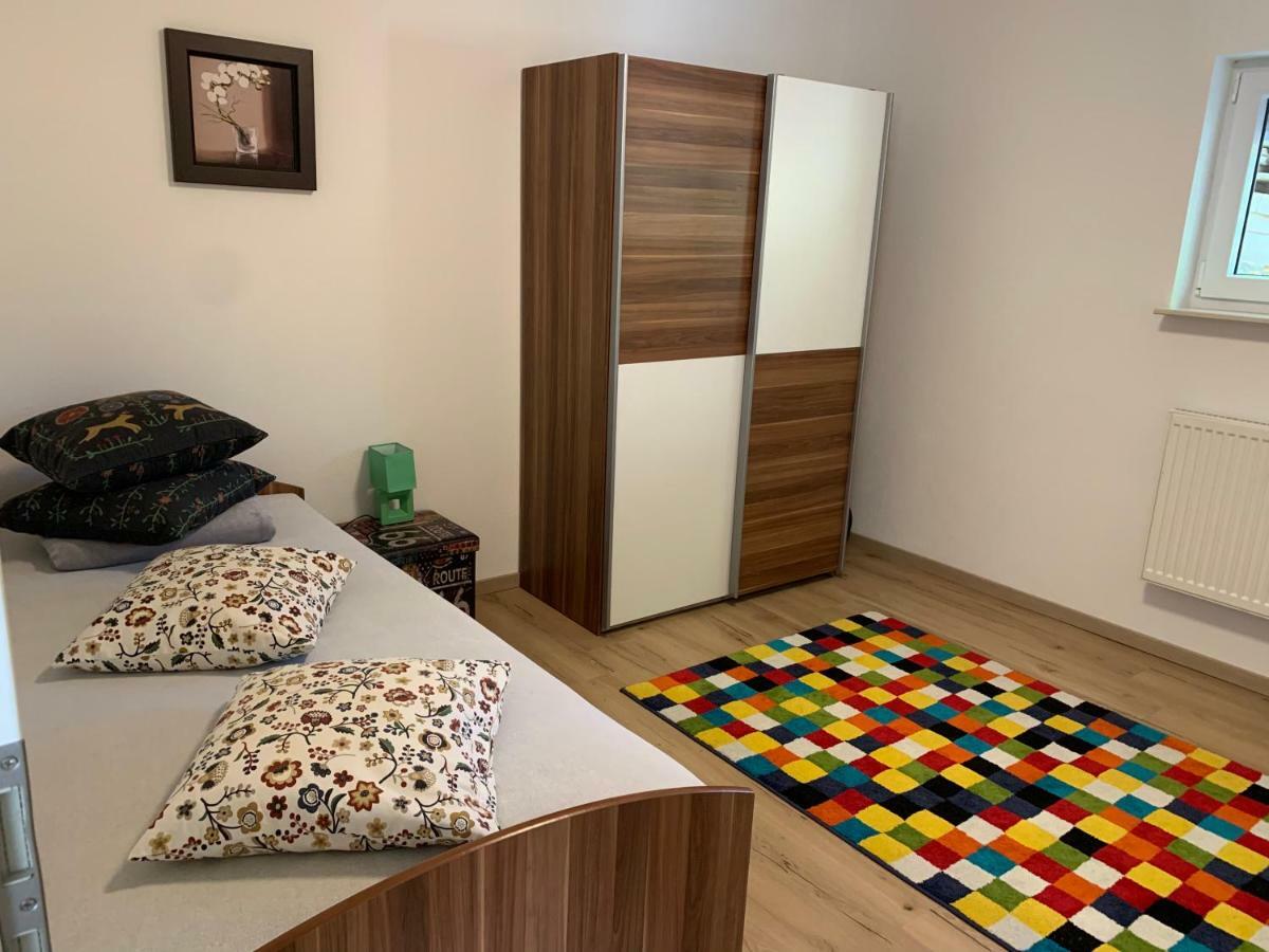 Terrassenwohnung In Estenfeld Bei Wuerzburg Esterno foto