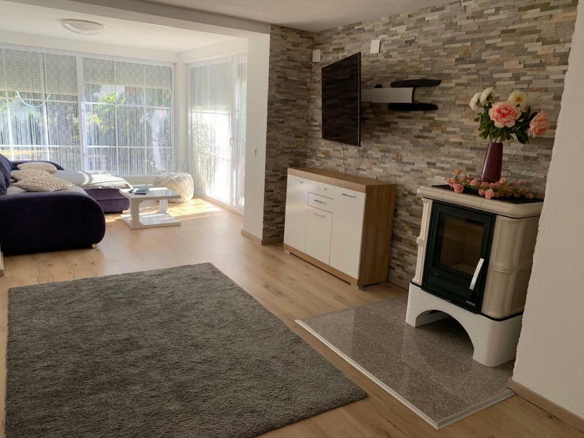 Terrassenwohnung In Estenfeld Bei Wuerzburg Esterno foto