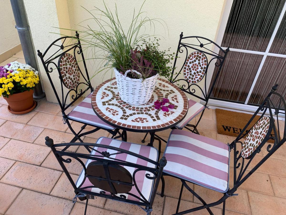 Terrassenwohnung In Estenfeld Bei Wuerzburg Esterno foto