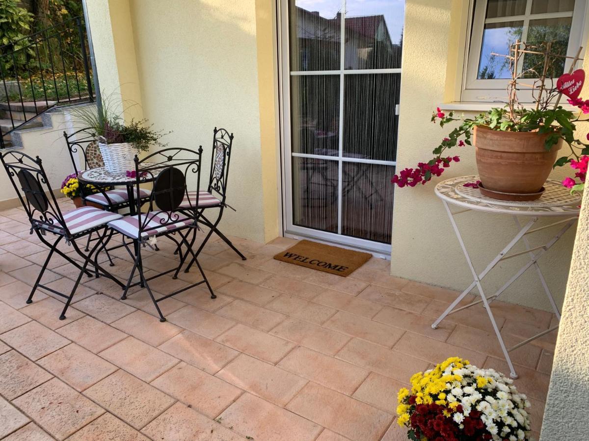 Terrassenwohnung In Estenfeld Bei Wuerzburg Esterno foto